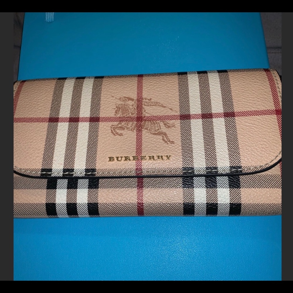 💯 Authentic Burberry wallet/Wristlet